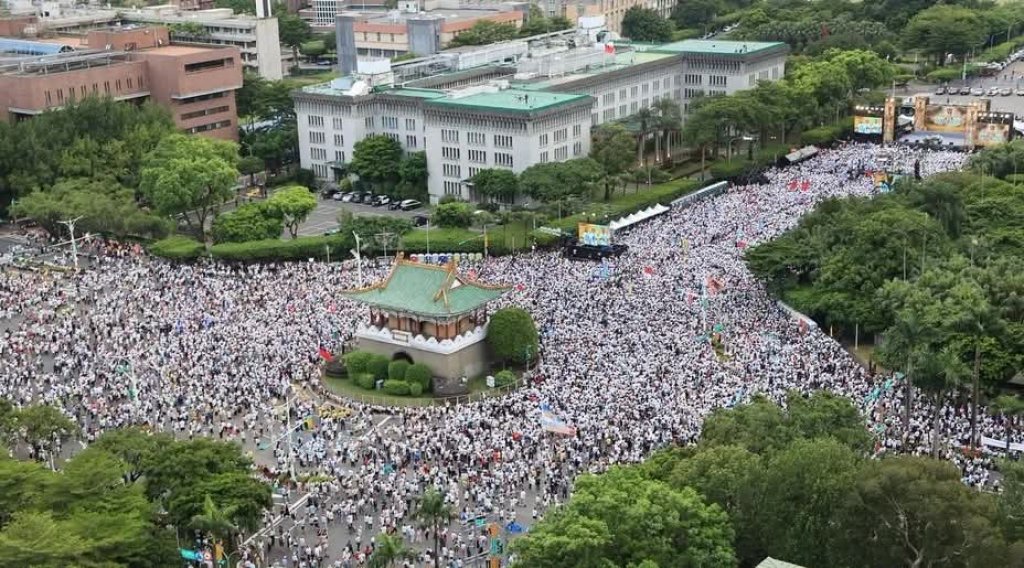 20萬人塞爆凱道！怒吼「不要毒油」　全民站出來捍衛食安：孩子不能再吃下去！