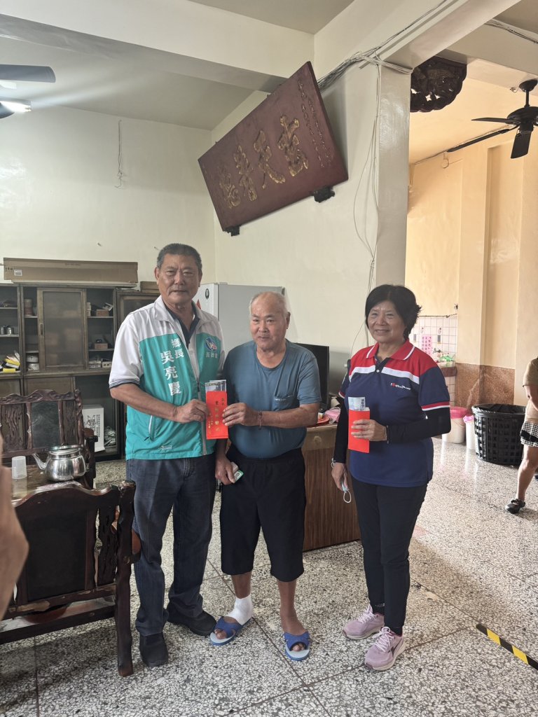 10月17日繁華村發放重陽節敬老金