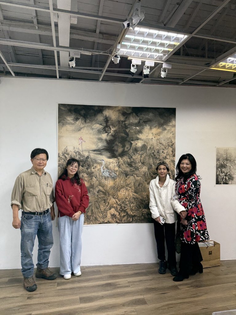 許美智藝術家與陳明顯教授合影