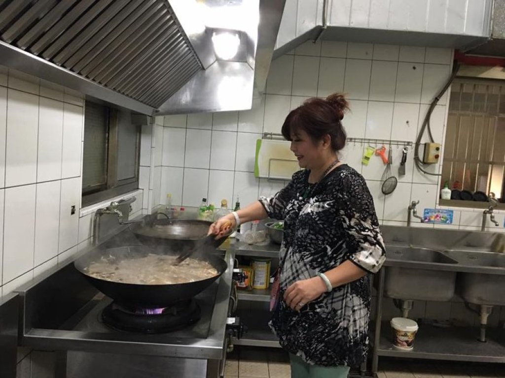 理事長率理監事們慈德當志工