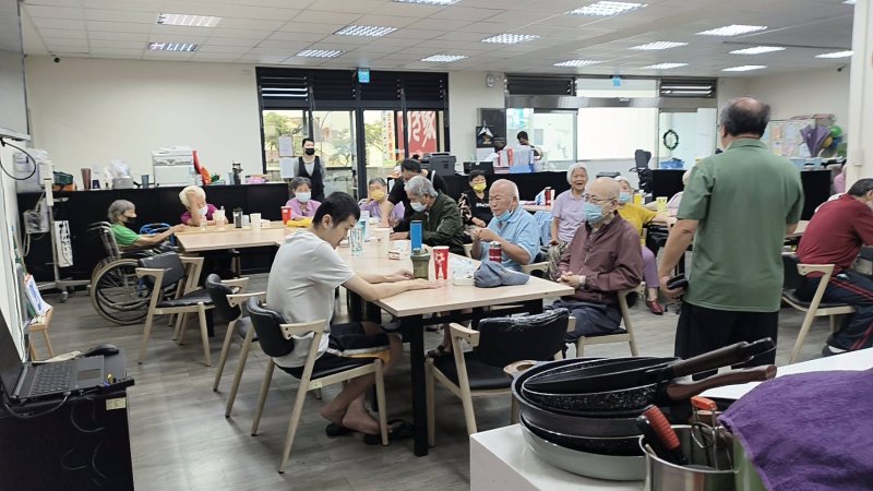 風雨無阻的健康之約！黃裕峯顧問親臨沐齡日照，驚爆「牙周病竟是慢性發炎元凶」