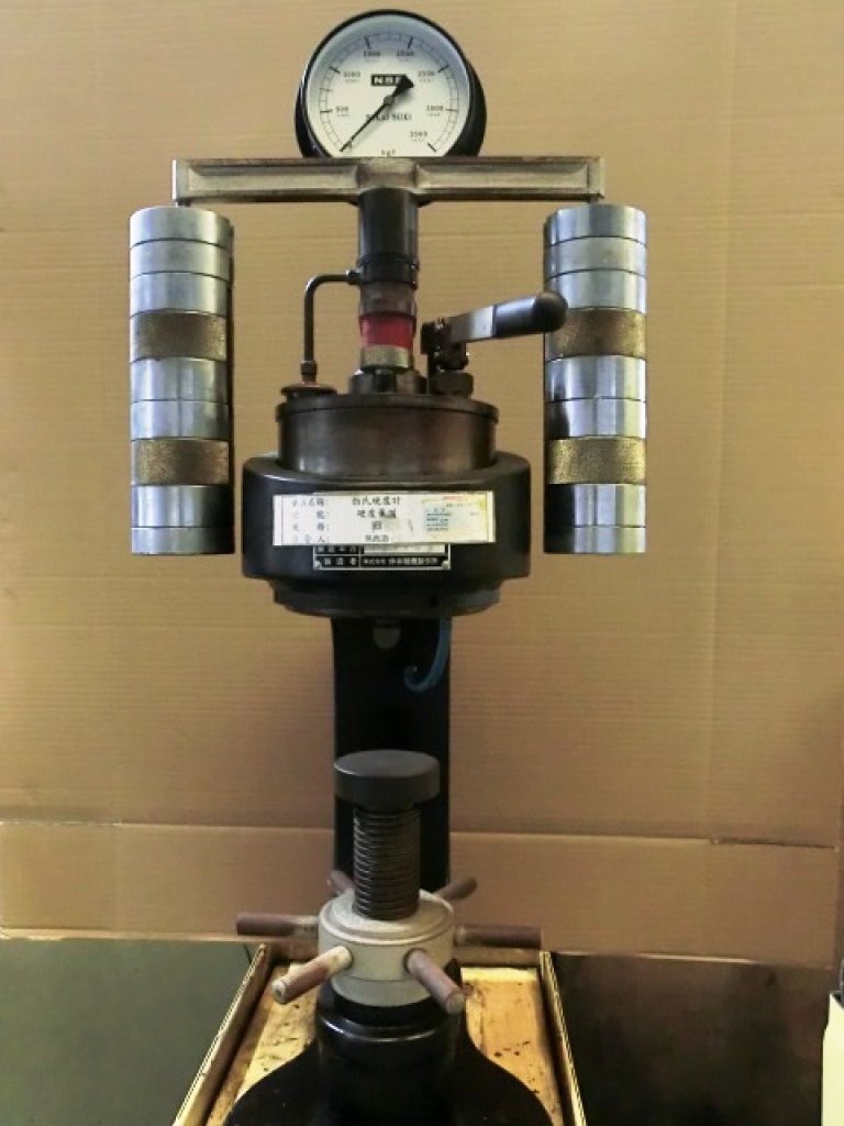 Brinell hardness testing machine