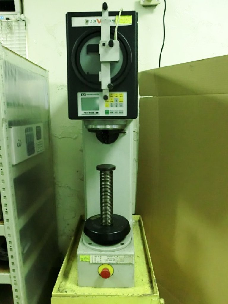  Universal hardness testing machine