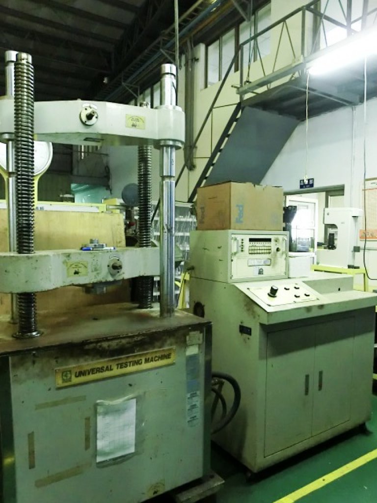 Universal testing machine