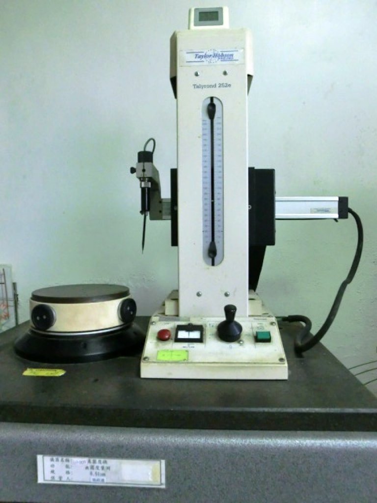 Roundness measuring machine