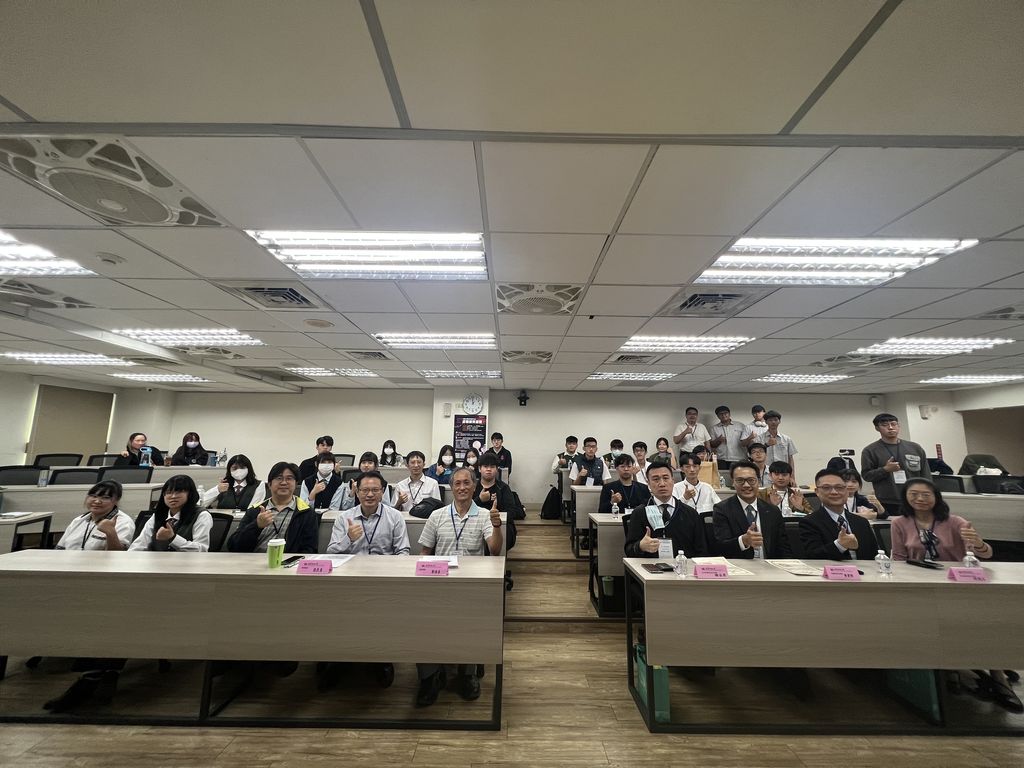 南臺科大舉辦「2022全國大專院校暨高中職虛擬投資競賽複賽簡報」