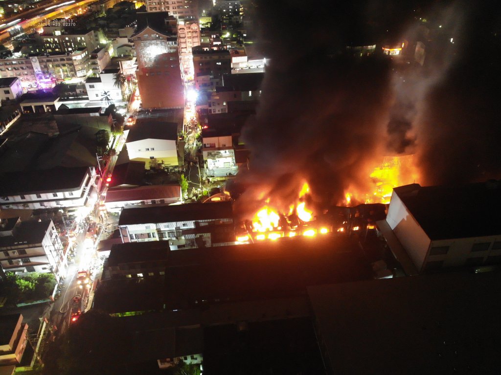 台南永康工廠晚上火警  消防人員經過3小時搶救撲滅 無人員受傷