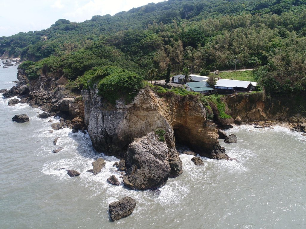 壽山獨特景觀海蝕洞落石危險　管理處提醒民眾遠觀勿近