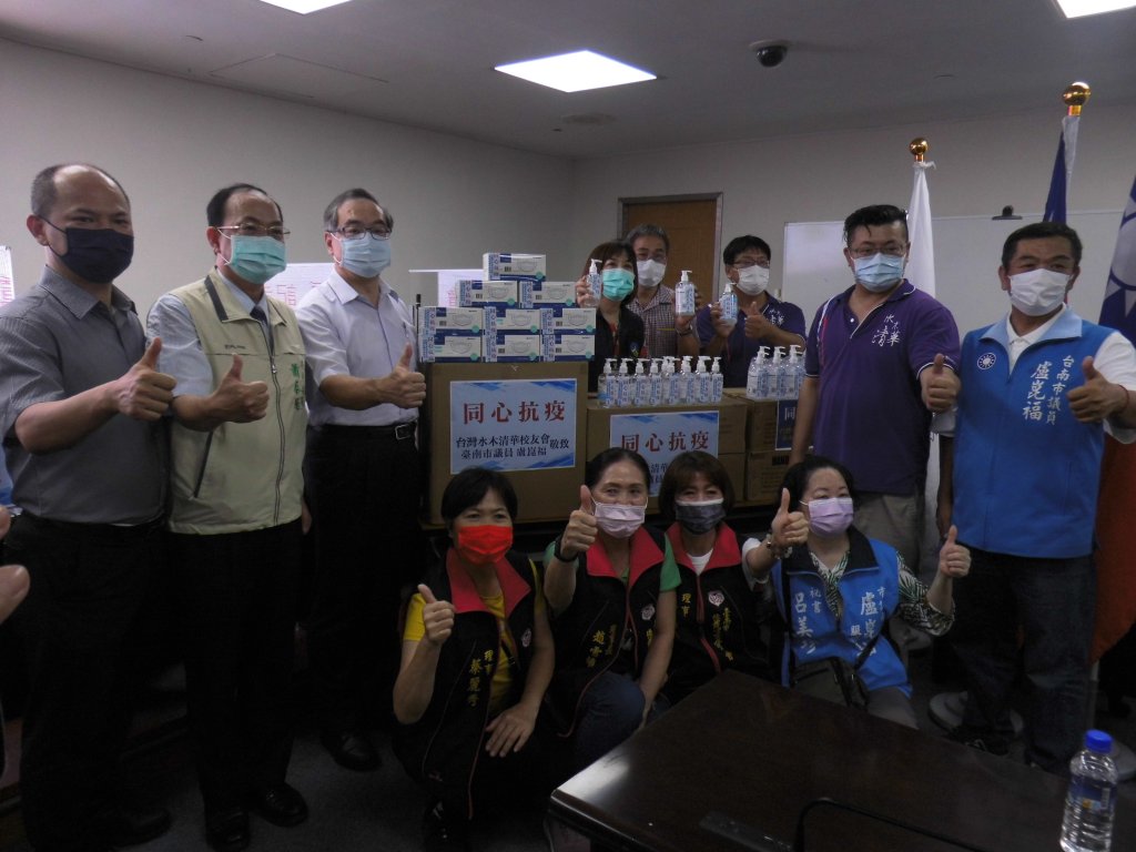 盧崑福媒合防疫物資捐給安平區第一線工作人員