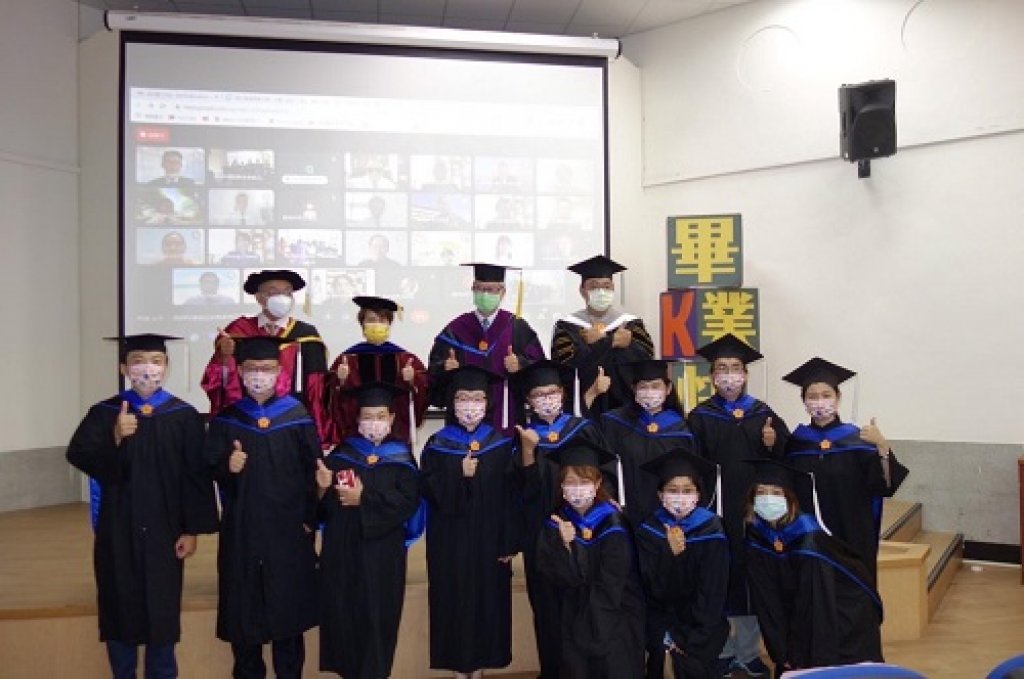 高師大首屆馬來西亞境外高階碩專班畢業典禮 線上與實體同步