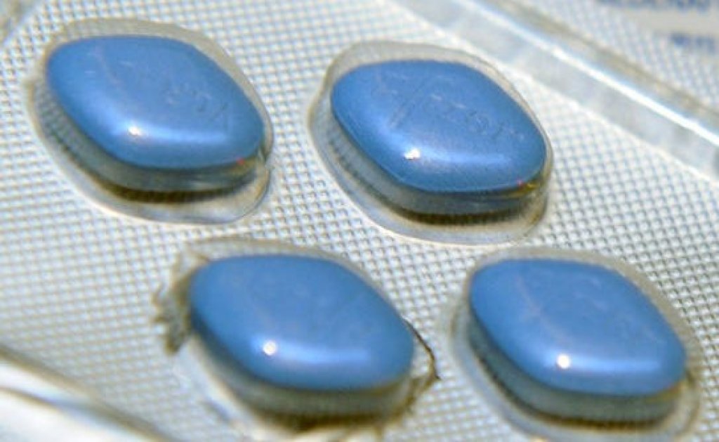 壯陽的藍色小藥丸救活因新冠狀肺炎頻臨死亡的患者