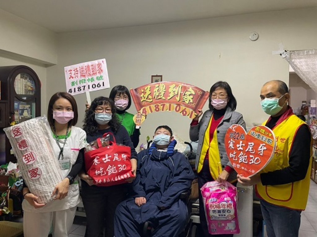 港星杜汶澤來台擔任創世高雄分會義工 公益搶頭香  不遠千里送暖弱勢