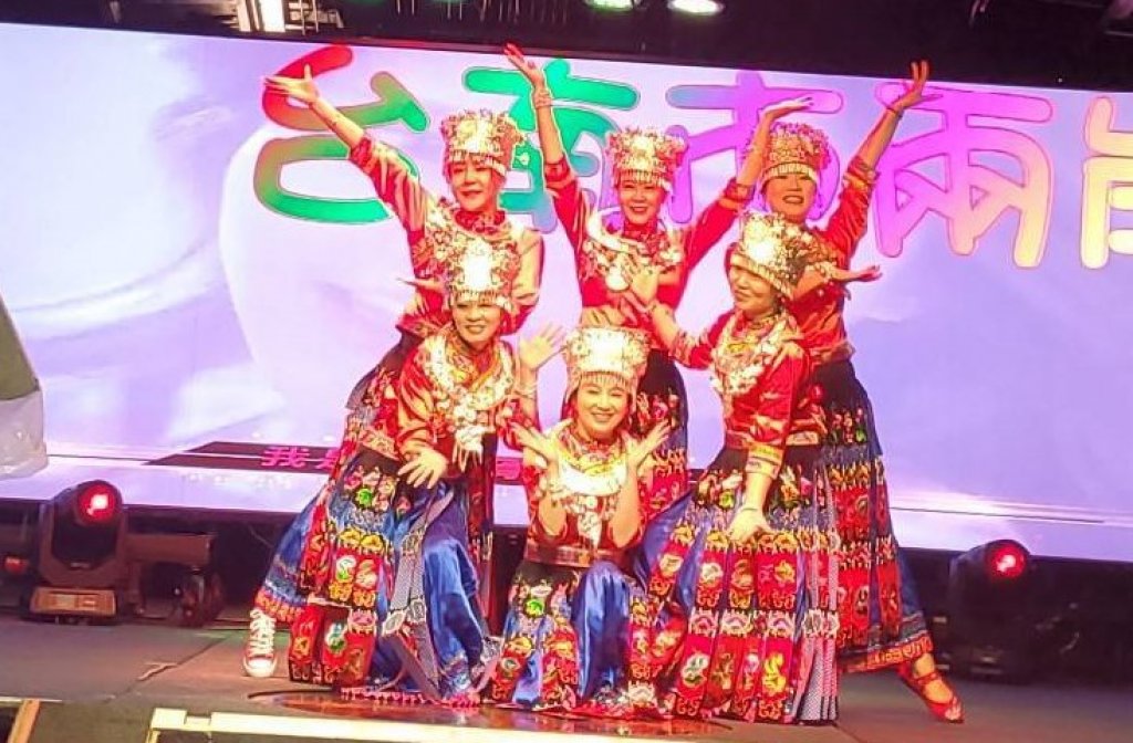 台南兩岸美食交流協會會員餐會  邀請新住民開心舞團表演