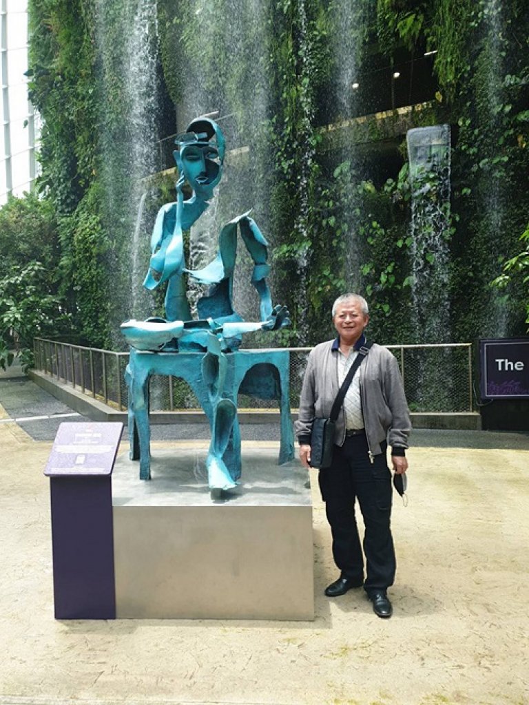 雕塑家李光裕作品「思惟」捐新加坡濱海灣花園永久展出 新加坡青年部長唐振輝臉書發文感謝