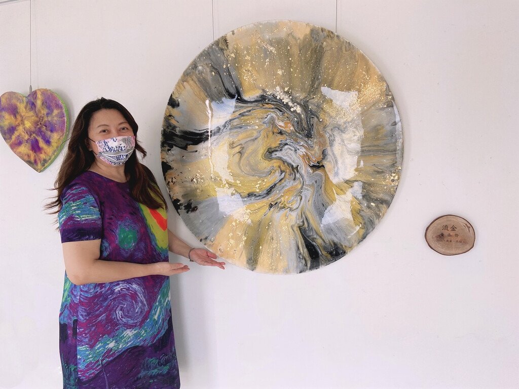 黃丞伶流體美畫個展於南台別院創意展出 