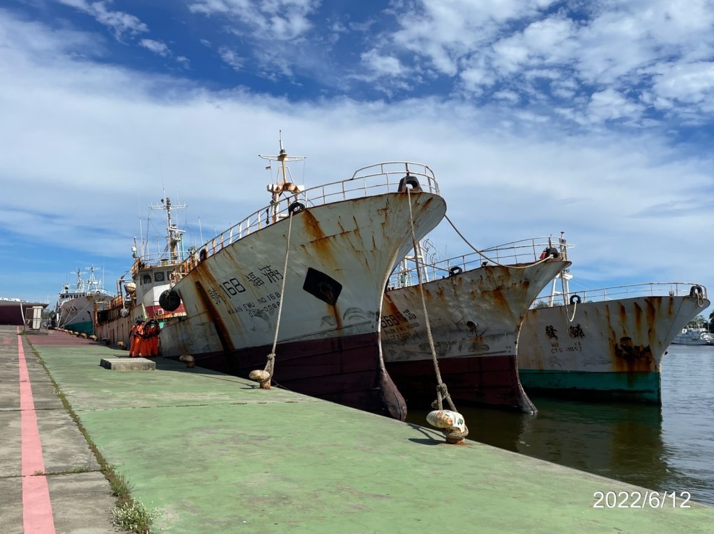 10艘遠洋漁船移泊安平漁港暫置 市府籲請船主注意航行安全