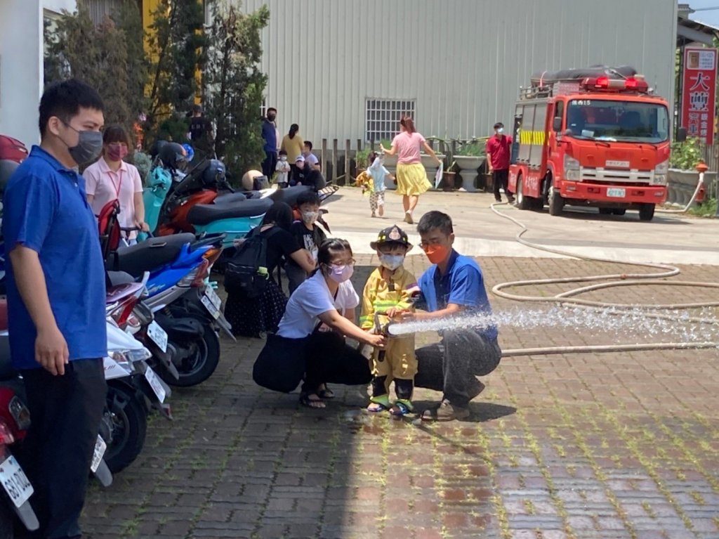 消防局保西分隊舉辦「一日小小消防員」防災體驗營活動