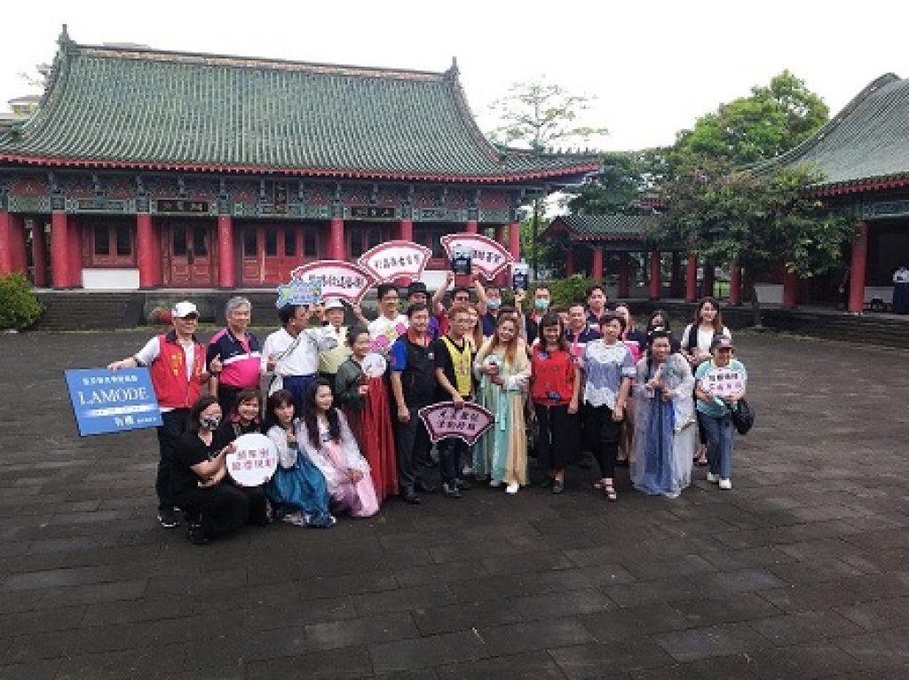 高雄市台灣婚慶文化協會「古風市集穿越趣」在左營孔廟舉辦