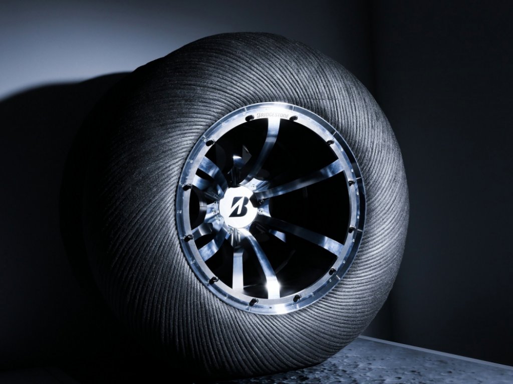 日本普利司通提供月球地形車輪胎　締造人類創新移動的里程碑