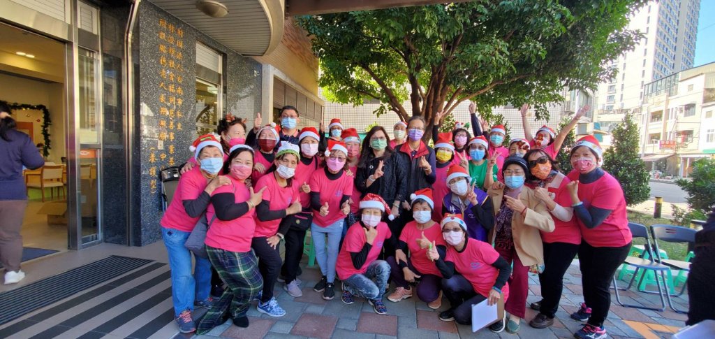 歡度佳節  林澄輝社福基金會社區聖誕卡拉OK活動