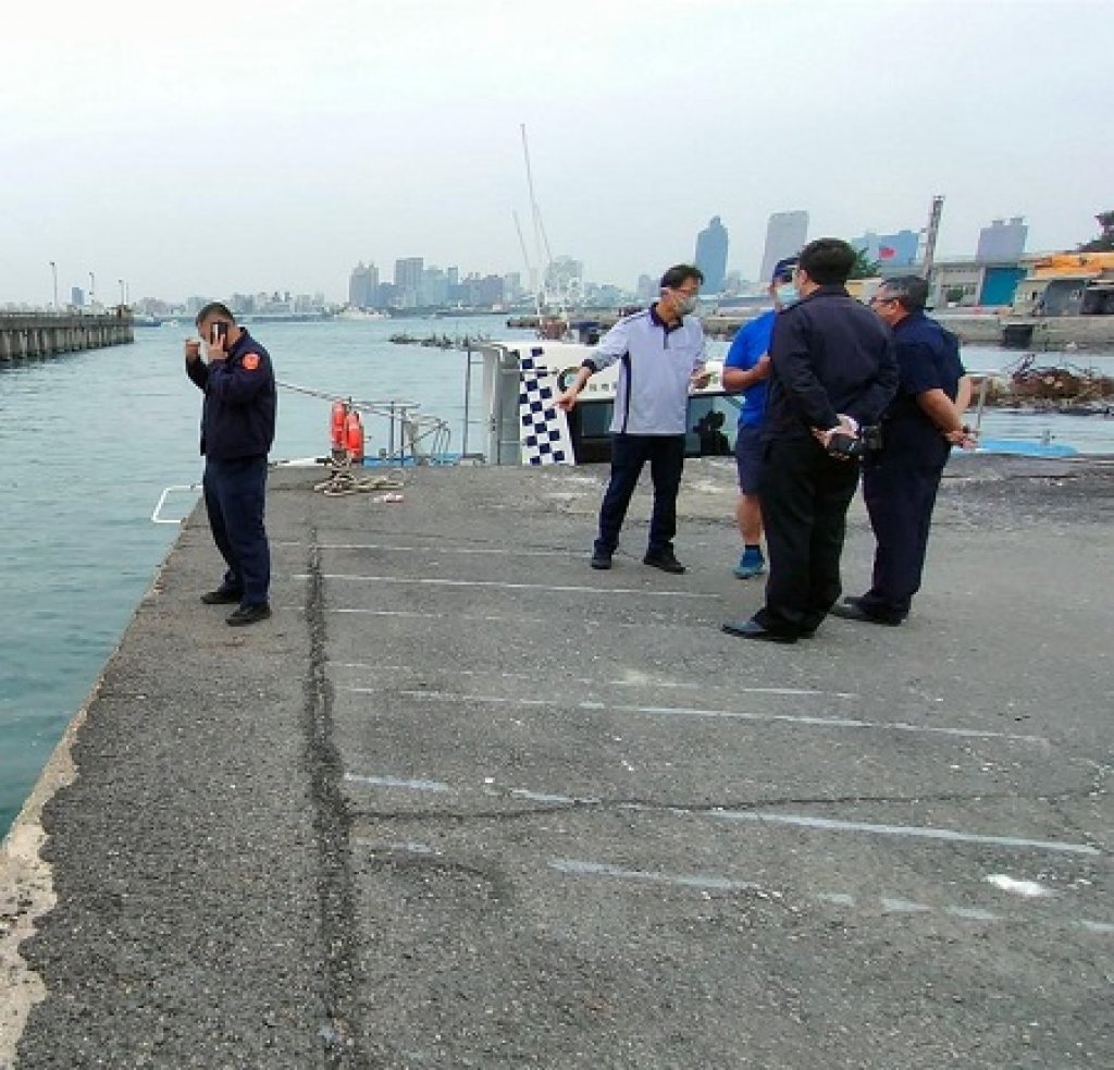  高雄港警總隊於旗津區海軍第四造船廠發現海面浮屍