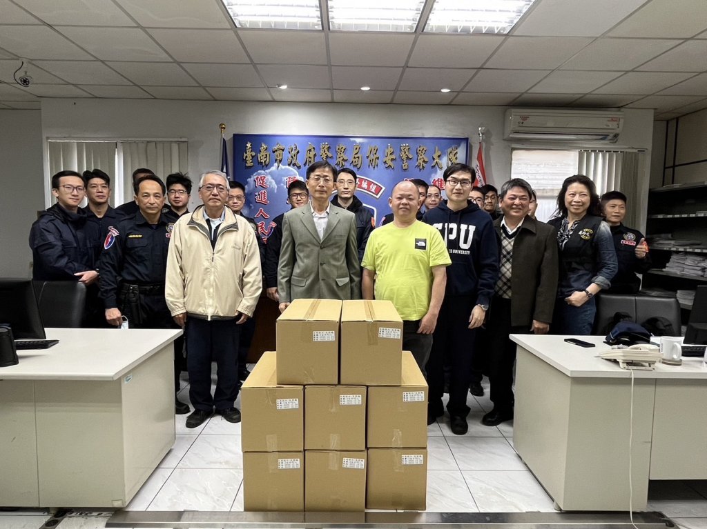民間捐贈平安餅16箱 感謝保安警察大隊維護臺南治安
