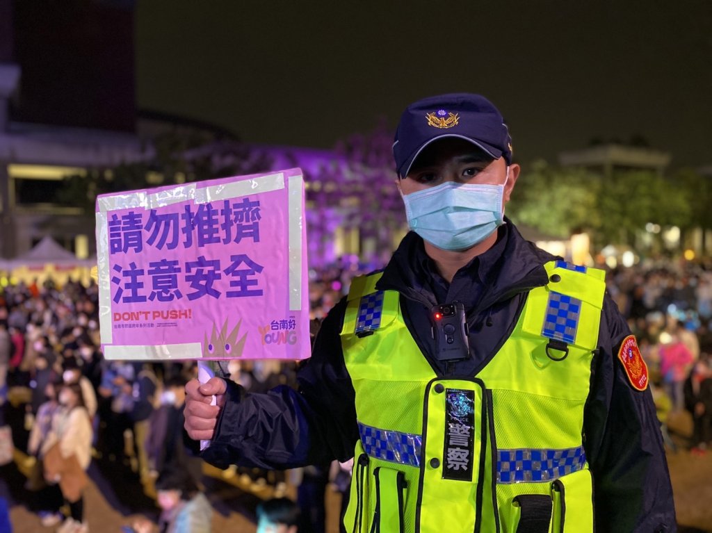 台南跨年倒數吸引18萬人  警方總動員維持交安秩序圓滿落幕