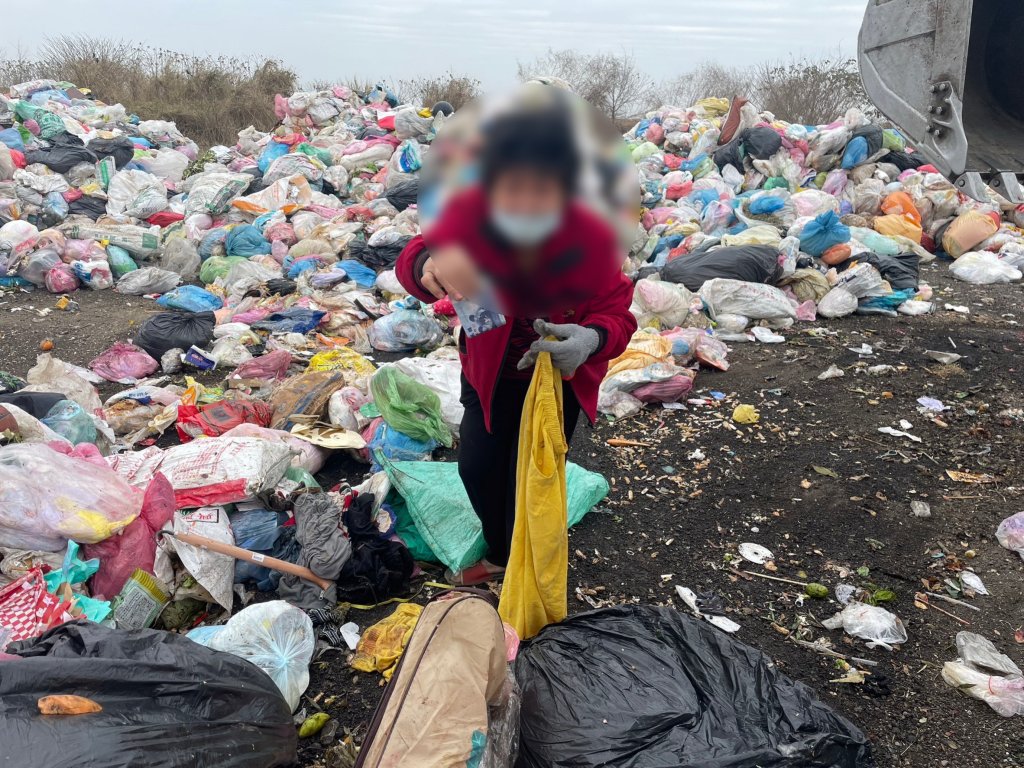麻豆清潔隊一週內2次協助民眾從垃圾堆尋回現金
