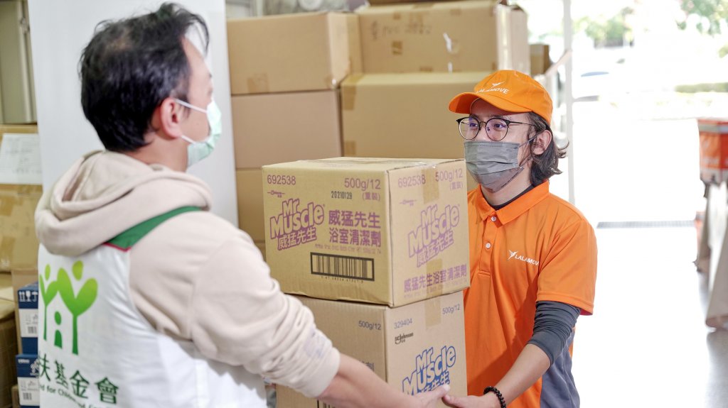 即時快遞Lalamove攜北台中家扶中心「幸福快送」  春節送美食到家裡 送愛到心裡