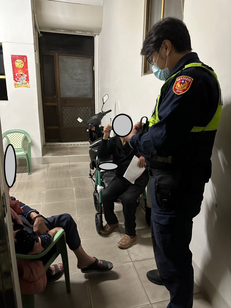 八旬婦人外出遭反鎖，桂陽警協助開鎖