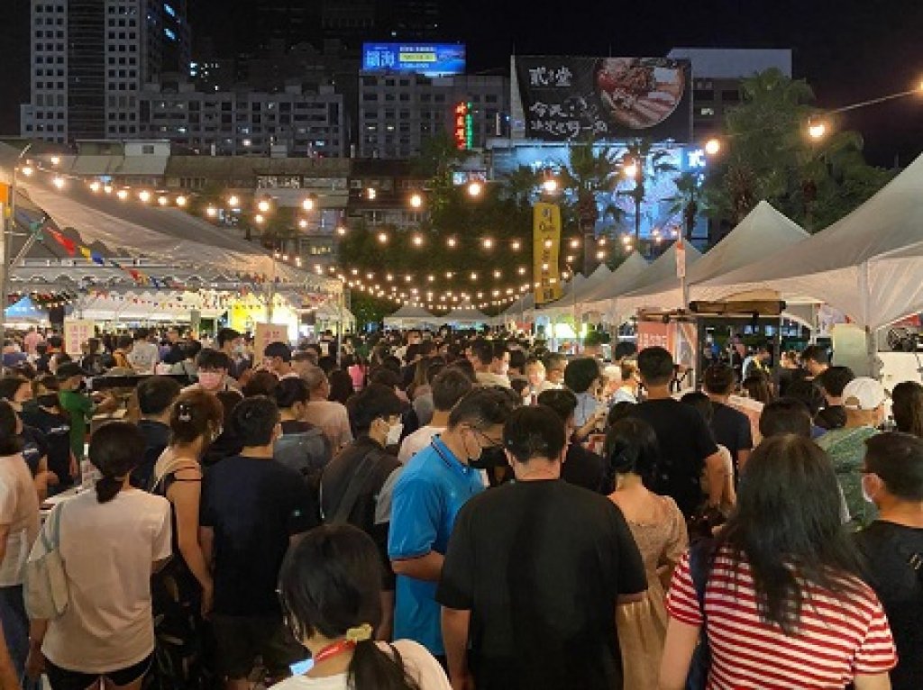2022全國鹹酥雞嘉年華華麗開賣！近百攤雞加酒名店集結高雄2天超過7萬人次到場 吃爆鹹酥雞