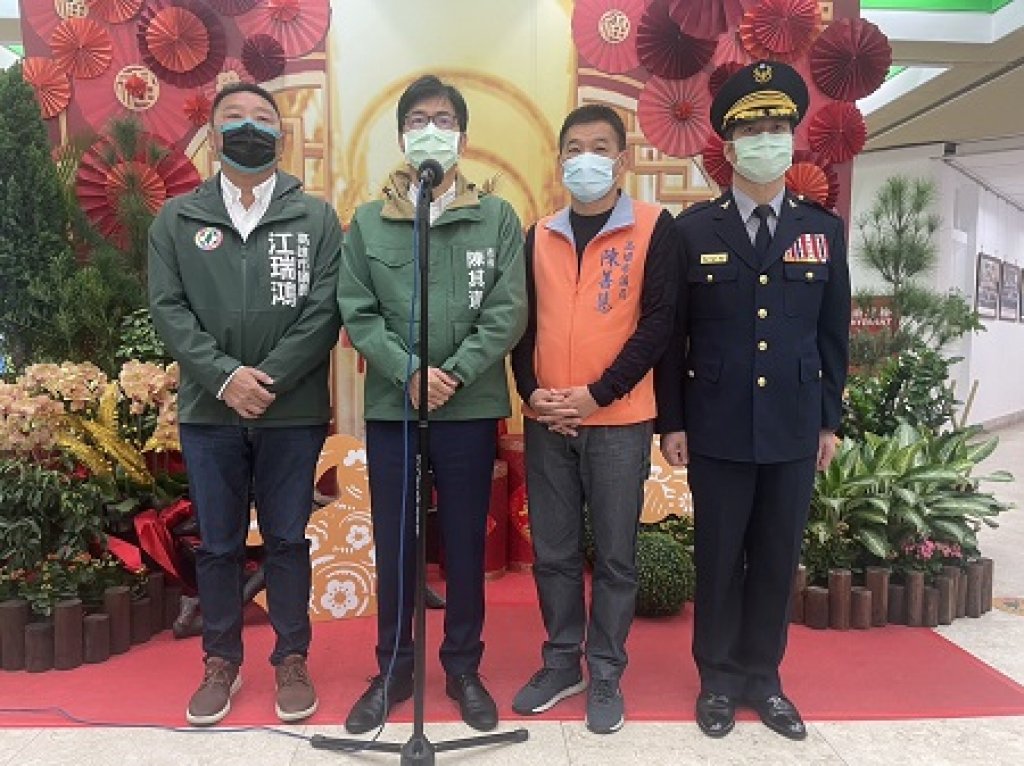 陳其邁市長春節前夕慰問第一線執勤員警 宣布提高加班費