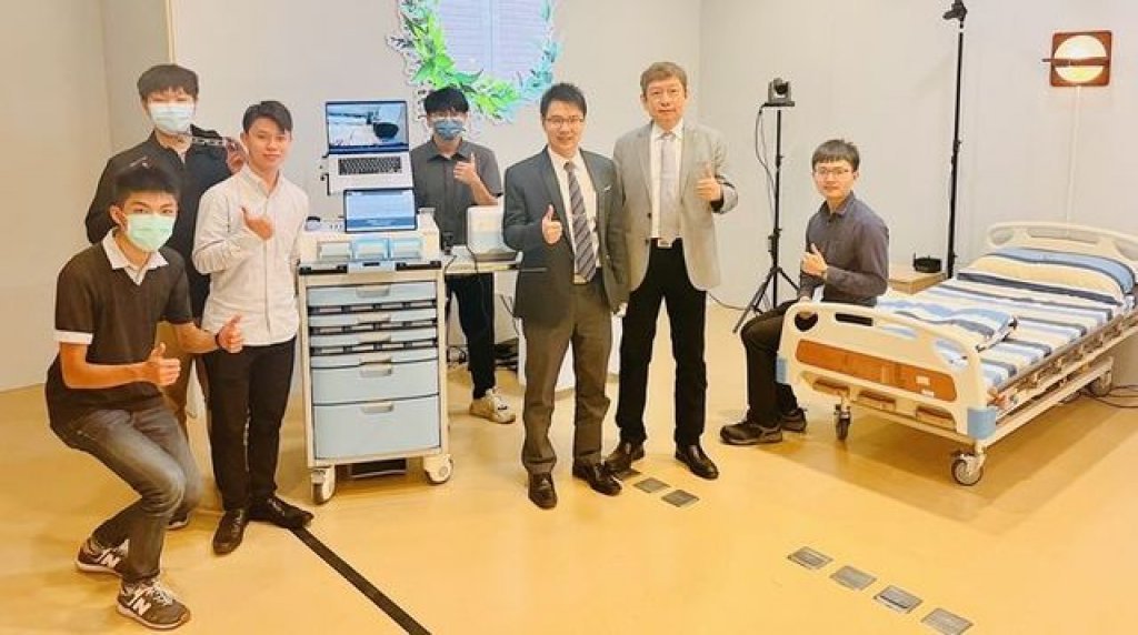 南臺科大攜手產業合作打造5G AIoT結合AR智慧眼鏡應用於智慧醫療長照系統