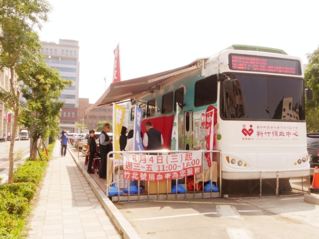 新竹捐血中心竹北號定點捐血車開幕　竹縣府邀大家挽袖捐血做好事