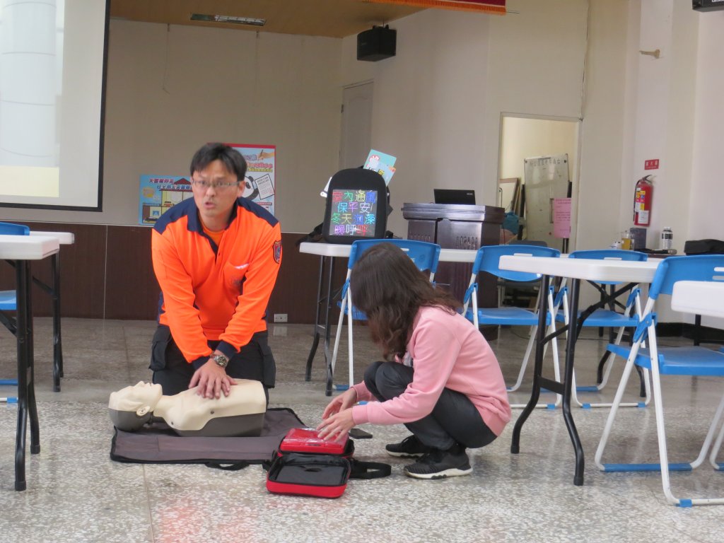 南市中西區公所辦理「自衛消防編組及CPR+AED教育訓練」 提升消防救護應變能力