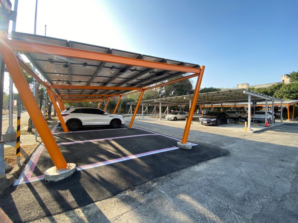打造綠能城市 體育之心太陽能光電停車場正式啟用