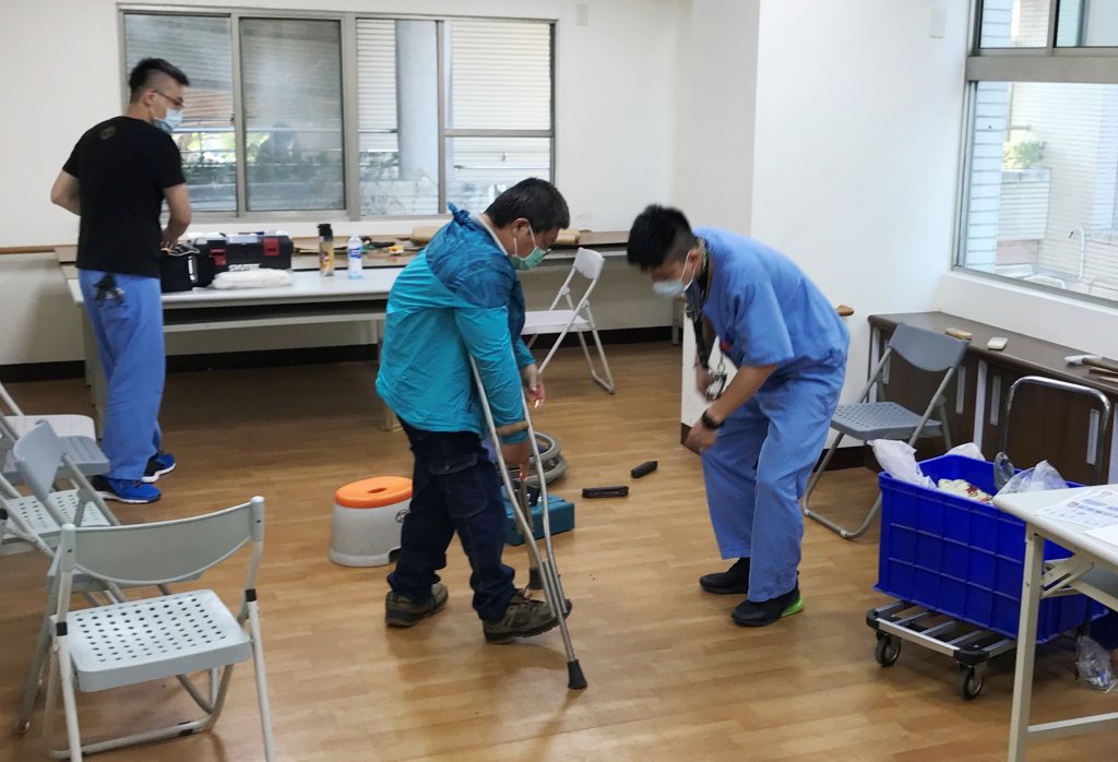 南市社會局結合北榮3月9日在東區無障礙福利之家提供免費義肢檢修服務