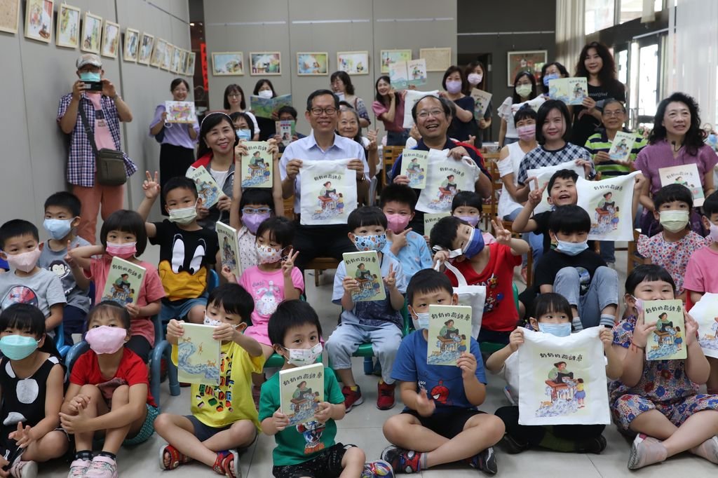 中華醫大藝術中心舉辦《奶奶的裁縫車》繪本分享暨原插畫展