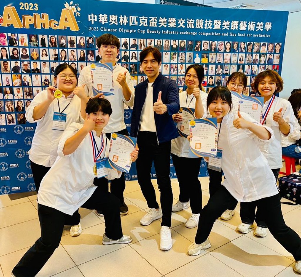 南臺科大餐旅系於「APHCA中華奧林匹克盃藝術美學競賽」囊括七面金牌 金光閃閃
