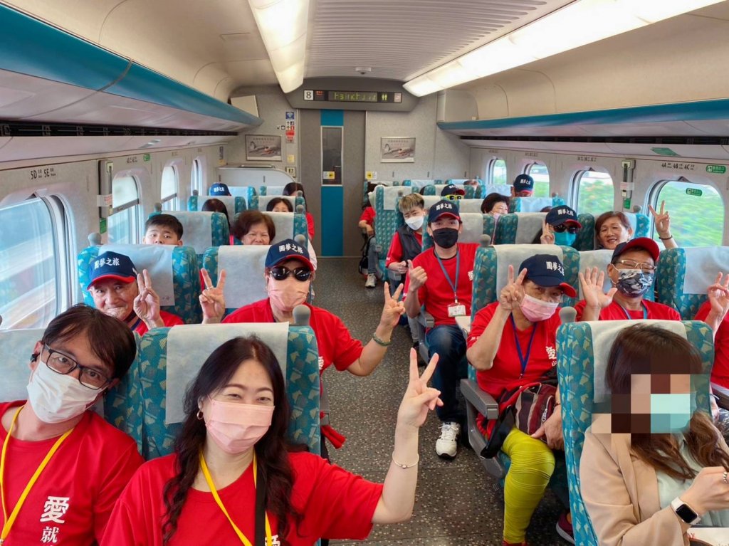 高鐵台南站協助鹿耳社區獨居長者搭乘高鐵