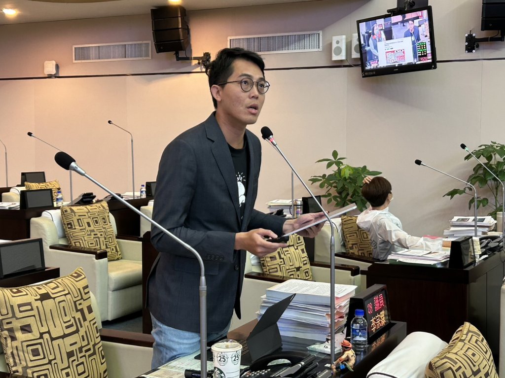 針對台南跆拳道選手比賽後舉五星旗領獎 市議員李宗霖痛批台南之恥