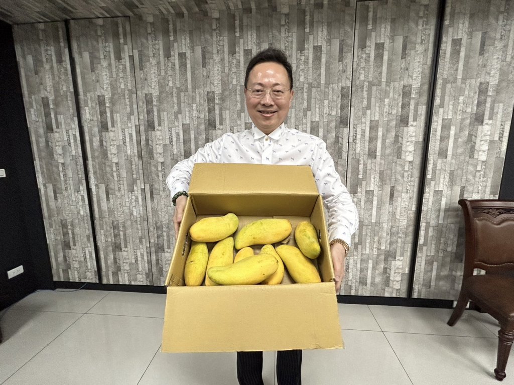蘇明宙每箱芒果補貼200元  2天內幫小農賣出200箱芒果