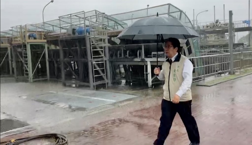 台南出現短時強降雨  黃偉哲突襲視察抽水站瞭解防汛整備