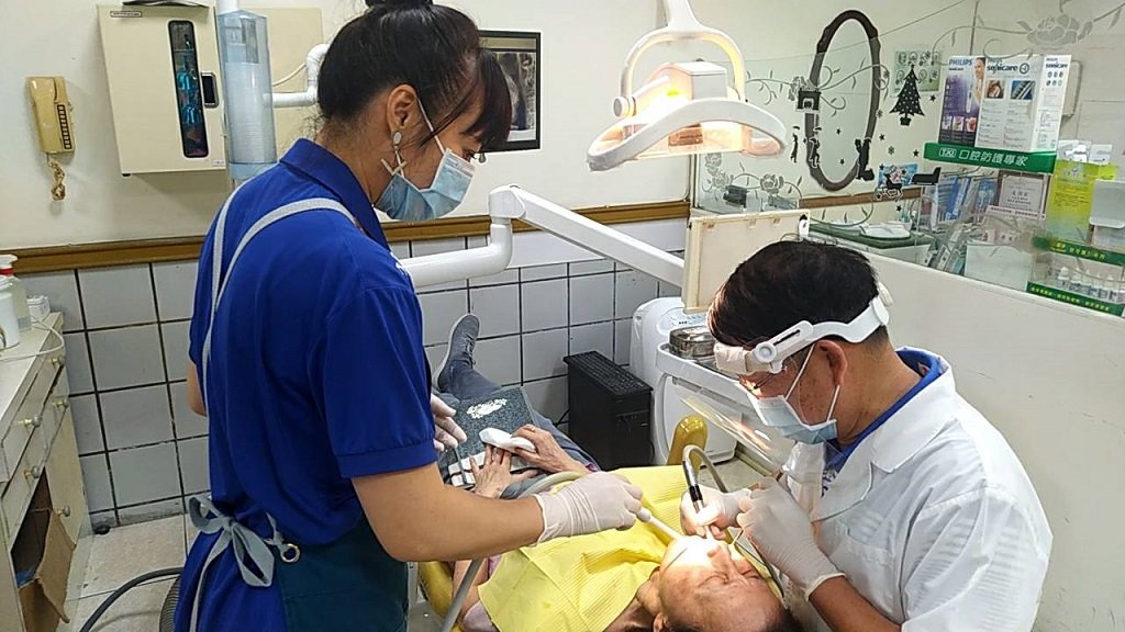 屏縣府關心長者牙口健康　65歲以上裝置假牙補助加碼1000萬元