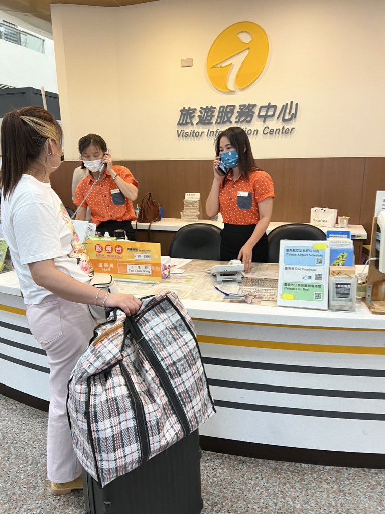 臺南旅遊服務中心專業旅服人員貼心服務 廣受旅客肯定