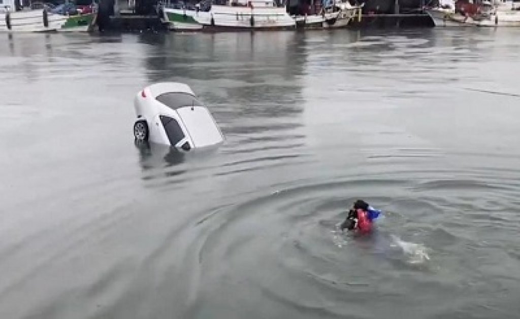  男子颱風期間連人帶車落海，海巡破窗救援 