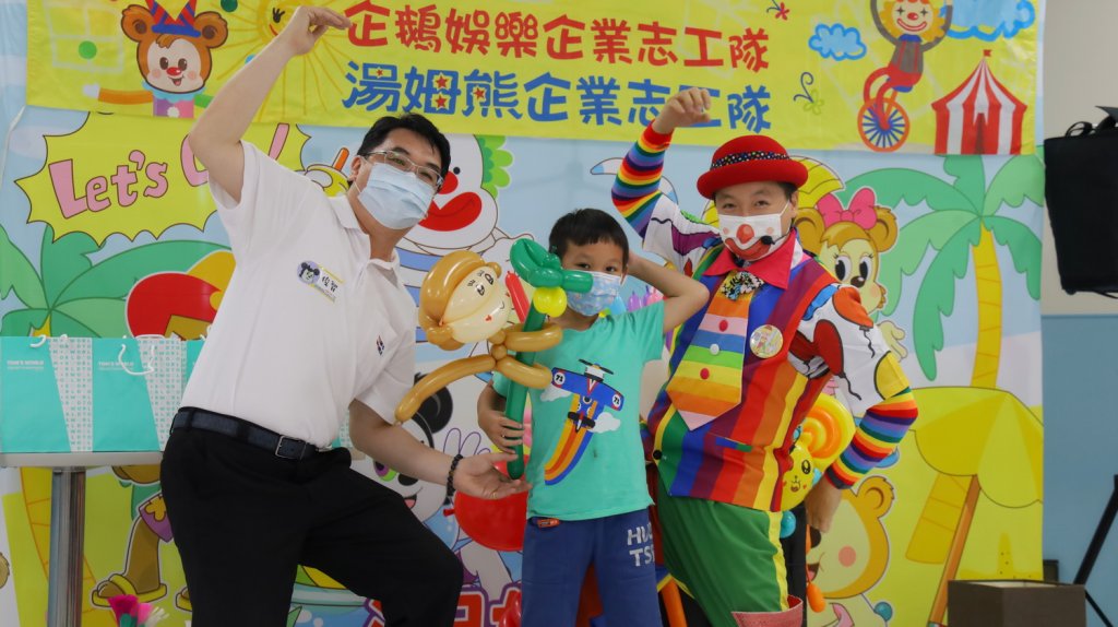 鼓勵病童勇敢面對療程早日康復　湯姆熊吉祥物現身兒科病房趣味演出帶來歡樂氣氛
