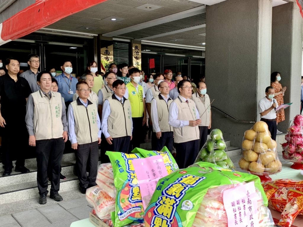 臺南市政府民治中心普渡做公益 供品捐贈助弱勢