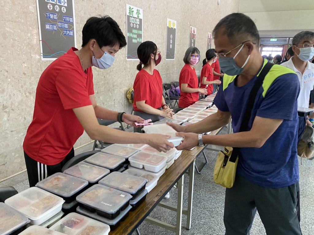 臺南推動「行政機關、學校減少使用免洗餐具及包裝飲用水作業指引」 