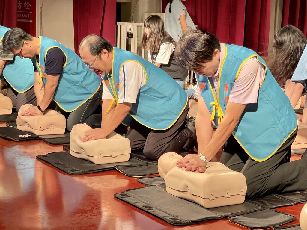 中華醫大新生訓練二千多位新生CPR+AED大考驗